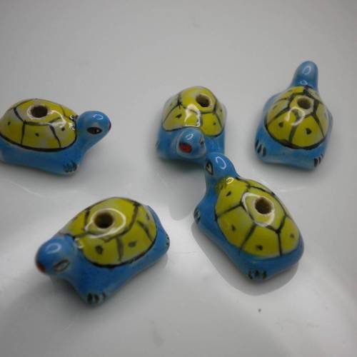 Lot de cinq perles en porcelaine tortues en jaune et bleu 