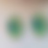 Lot de deux cabochons papillons turquoise fond vert 