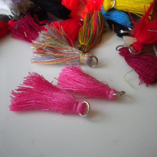 Lot de 2 breloques pompons coton rose anneaux argentés
