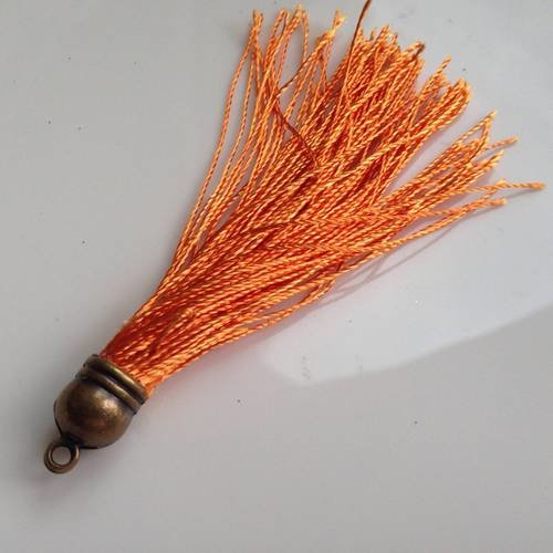 Pompon en fil de soie orange vif embout bronze 