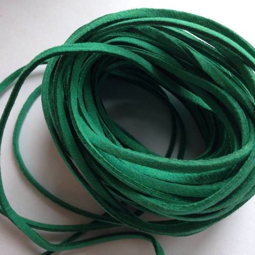 1 mètre de cordon suédine en vert 2mm 