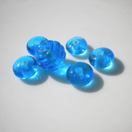 6 perles en verre rondes et pastilles en bleu- sand7bleu 