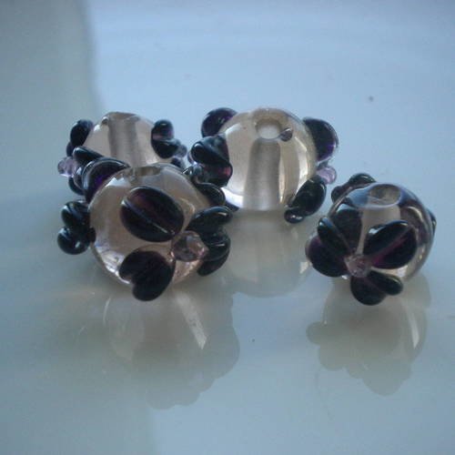 4 perles en verre couleur en noir et rose fleurs- sand4rondesfleursrose 