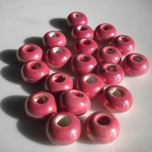 Duo de perles en céramique rondes en rose 