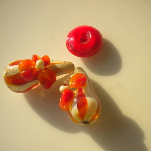 3 perles en verre gouttes rouges- sand3goutterayure 