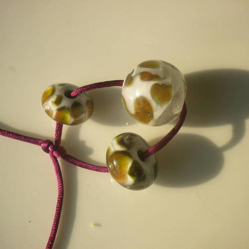 3 perles en verre rondes et toupies en blanc et doré- sand3rondesblancs 