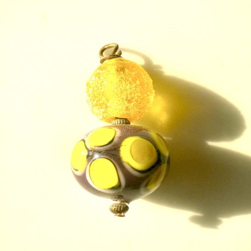 2 perles en verre rondes en jaune et gris- sand2perlesjaunes