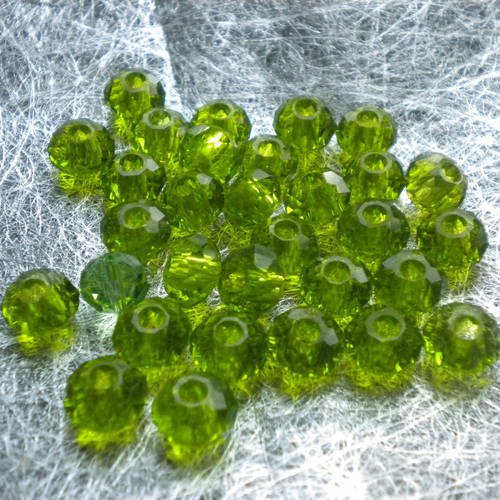 Lot de 30 perles rondes en cristal vertes facettées 