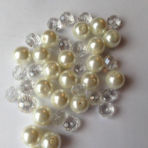 Lot de 40 perles synthétiques nacrées et cristal 