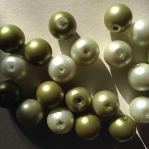 Lot de 20 perles synthétiques nacrées 2 couleurs vert