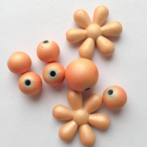 Lot de 8 perles synthétiques en orange toucher doux