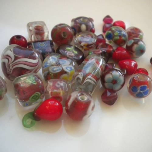 Lot de perles en verre et synthétique en rouge et vert x30