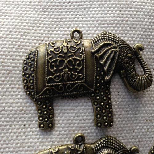 Breloque pendentif l'éléphant en bronze gravé x1 exemplaire
