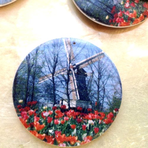 Pendentif bois rond moulin et tulipe x 1 exemplaire
