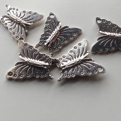 Lot de 5 pendentifs papillons en métal argenté