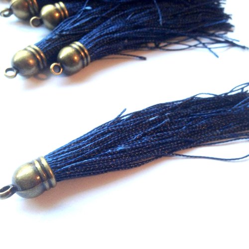 Pompon en fil de soie bleu marine et embout bronze