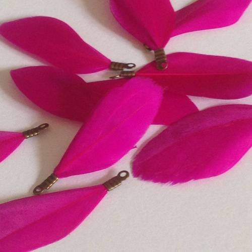 Plume fuchsia avec accroche bronze petit modèle 3,5cm
