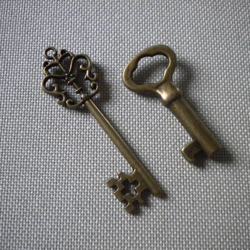 Duo de breloques bronze petites clefs 