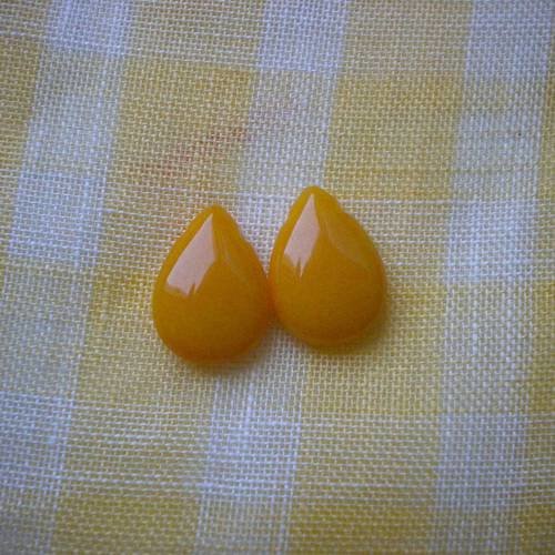 Deux perles gouttes oranges en antigorite 