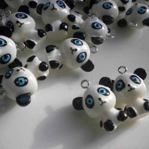 Duo de breloques pandas yeux bleus en noir et blanc 