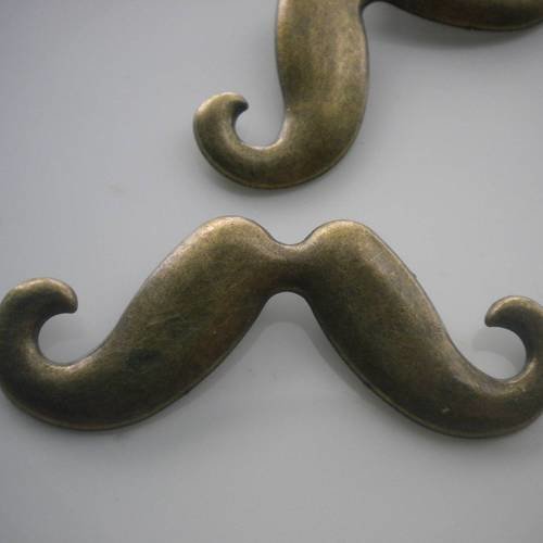 Pendentif moustache en bronze x1