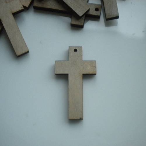 Pendentif croix en bois dimension 42x23mm 