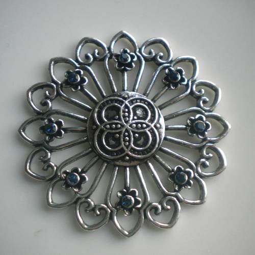 Grand pendentif fleur et cabochons cristal bleu