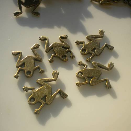 Lot de 5 breloques grenouilles plates bronze 15x10mm