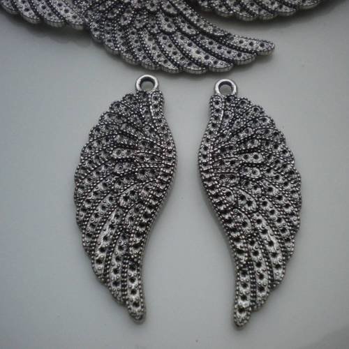 Duo d'ailes en pendentif métal argenté vieilli 