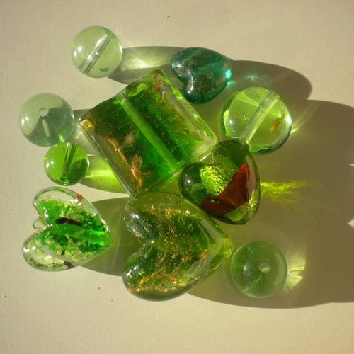 Lot de 10 perles en verre en vert