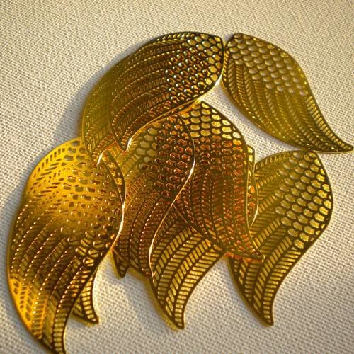 10 estampes ailes en métal doré 6 cm