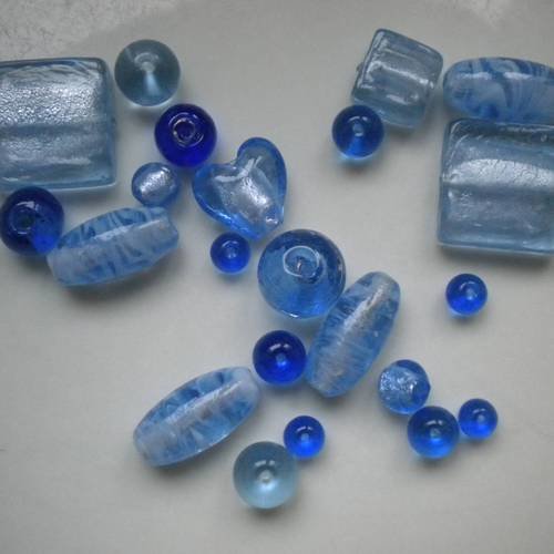 Lot de 20 perles bleu ciel en verre