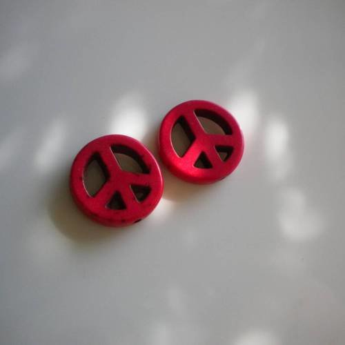 Lot de 2 perles howlite symbole de paix en rouge