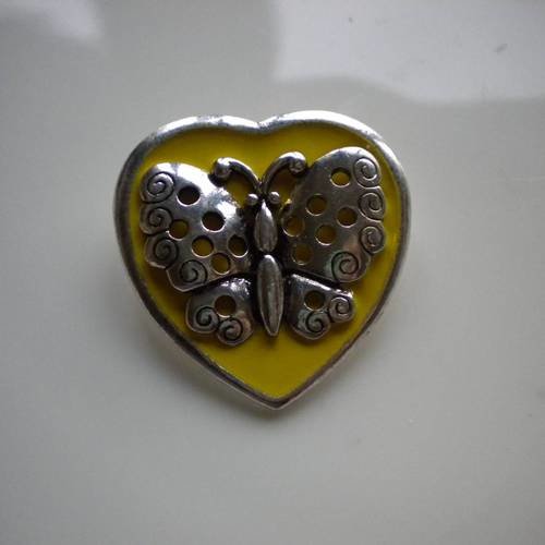 Pendentif coeur et papillon en métal argenté et émail jaune 