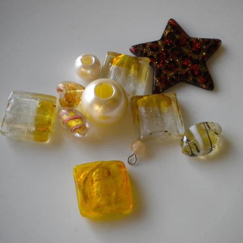 11 perles assortiment en jaune et doré