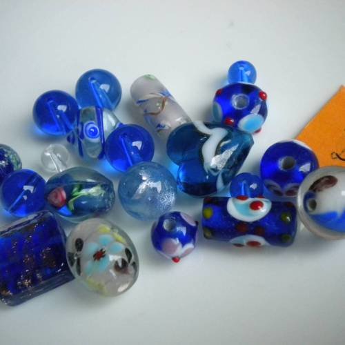 Lot de 20 perles en bleu nuit en verre