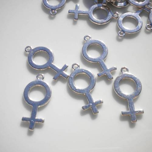 Lot de 5 breloques symbole femme en métal argenté 