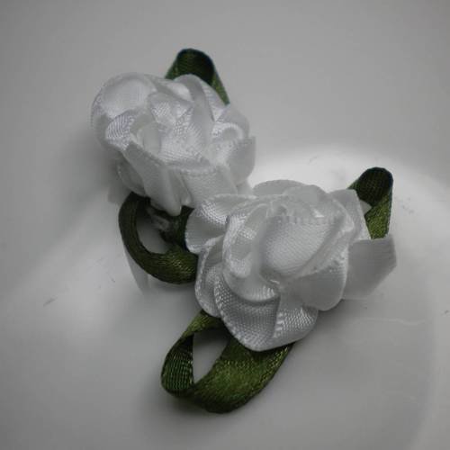 Duo de fleurs blanche et vert 25mm