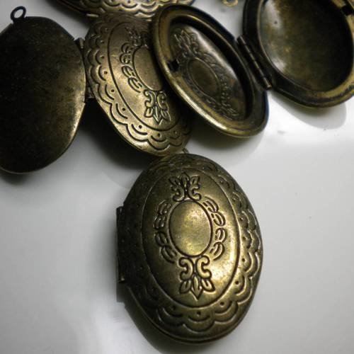 Pendentif médaillon bronze ovale 42x27mm