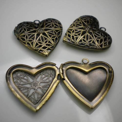 Pendentif coeur en bronze gravé