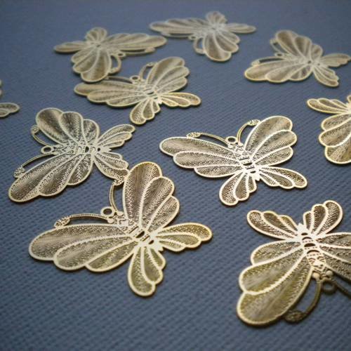 Lot de 10 estampes papillons en métal doré