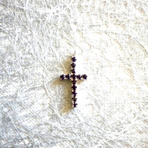 Pendentif breloque croix avec strass violet