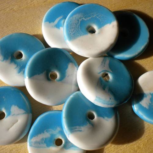 Lot de 10 perles en porcelaine disque bicolore bleu et blanc