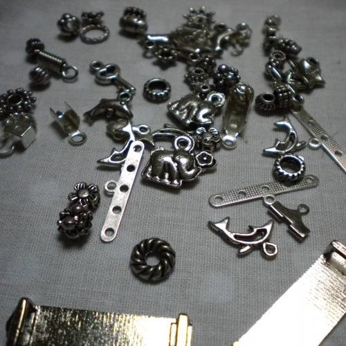 Lot de 50 apprêts bijoux assortiment en métal argenté 