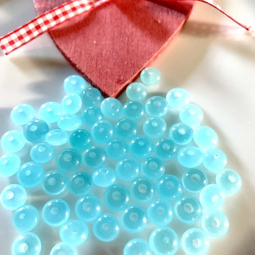 59 perles toupies en verre bleu ciel 8mm