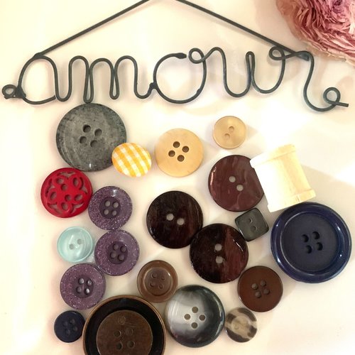 Lot de 20 boutons - spécial couture + 1 mini bobine en bois offerte