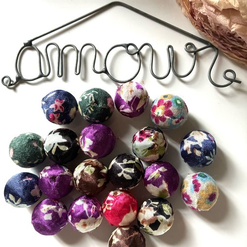 20 perles en tissu colorés