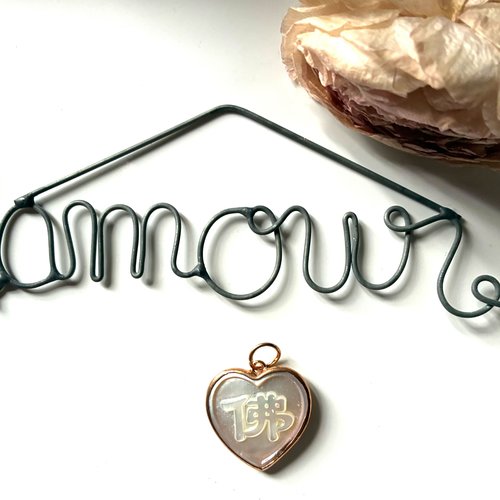 Pendentif coeur en métal doré et nacre idéogramme chinois