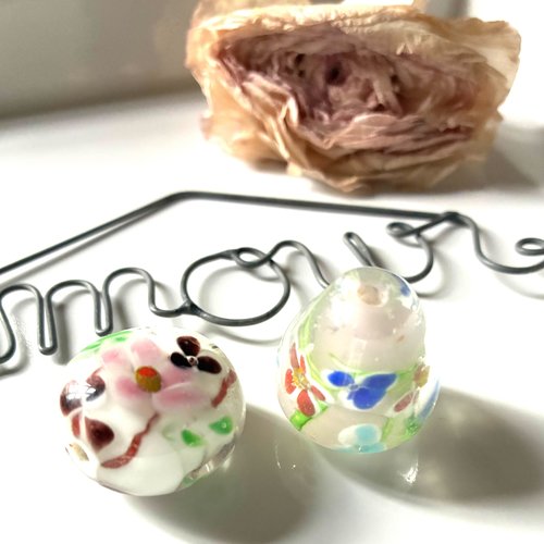 Duo de perles en verre inclusion de fleurs