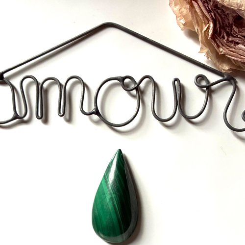 Cabochon goutte en serpentine